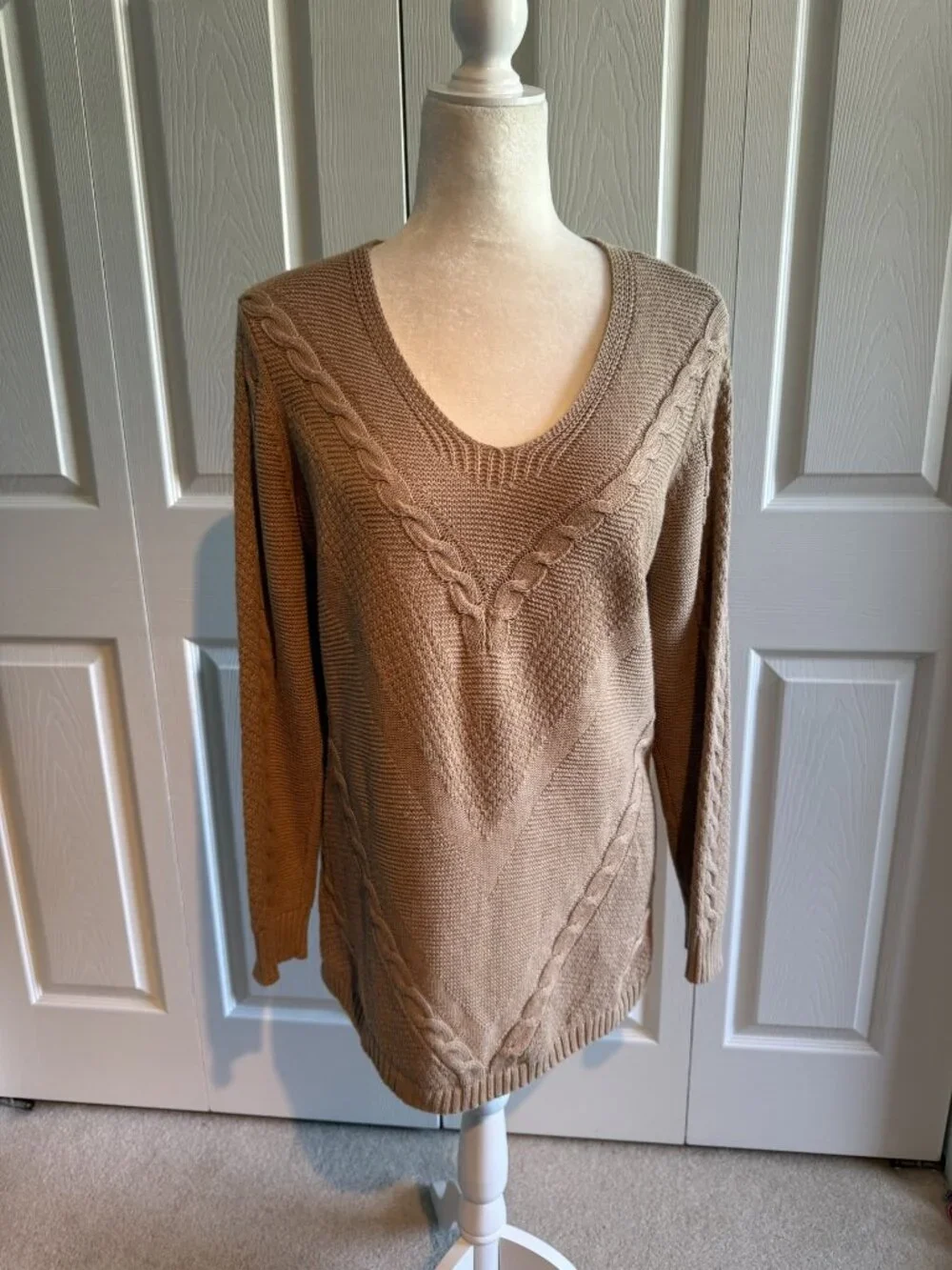 Chicos Zenergy Sweater Cotton Cashmere Blend Size 1 Medium Knit Tan V-Neck Cable